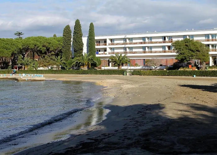 With A Parking Space - 12480